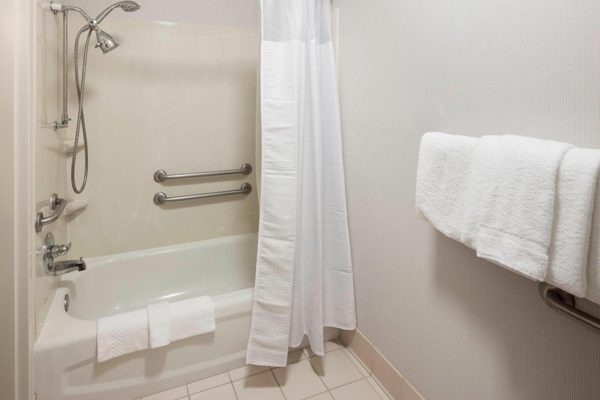 Hotel Courtyard By Marriott Wichita East Esterno foto