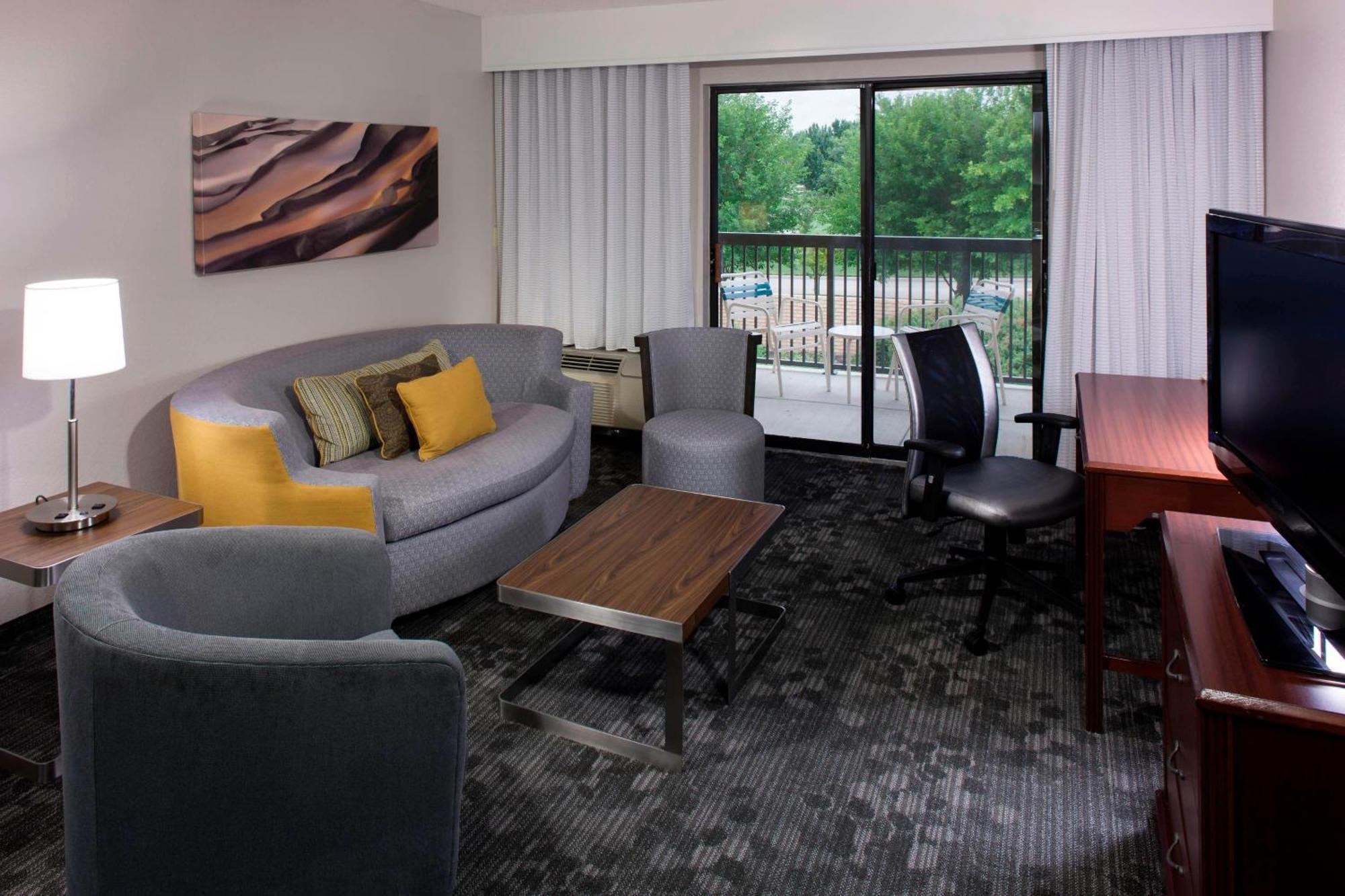 Hotel Courtyard By Marriott Wichita East Esterno foto