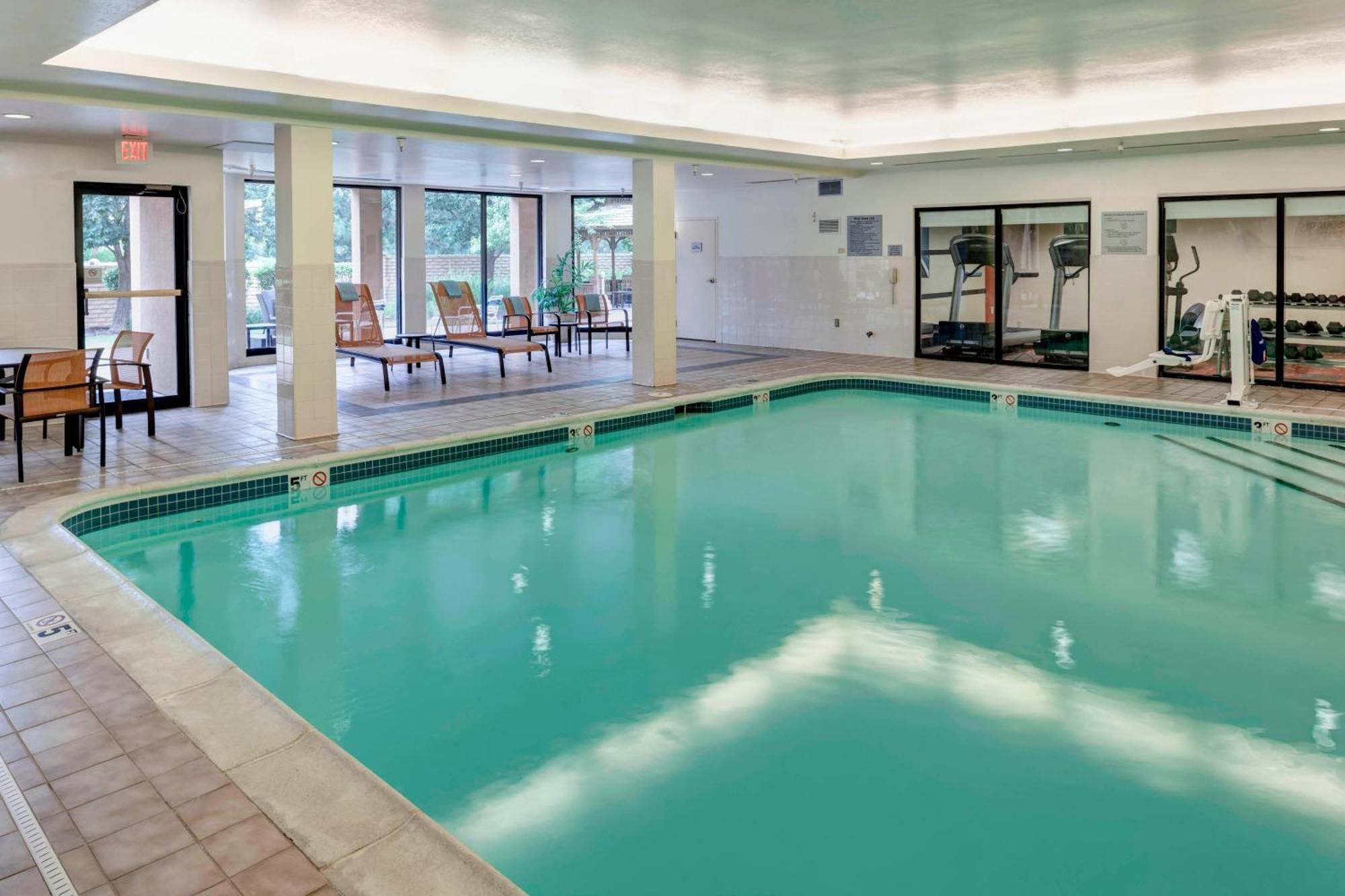 Hotel Courtyard By Marriott Wichita East Esterno foto
