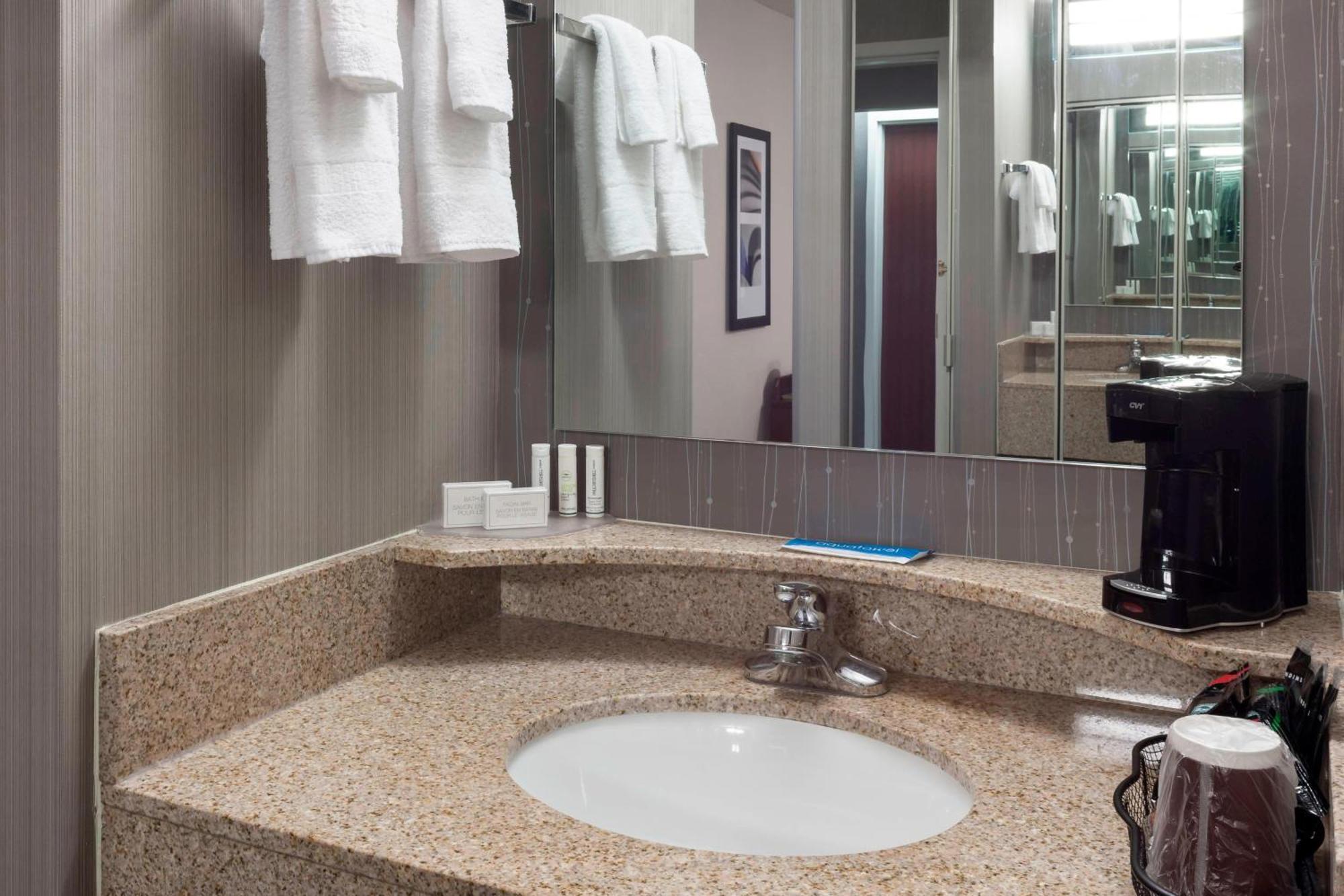 Hotel Courtyard By Marriott Wichita East Esterno foto