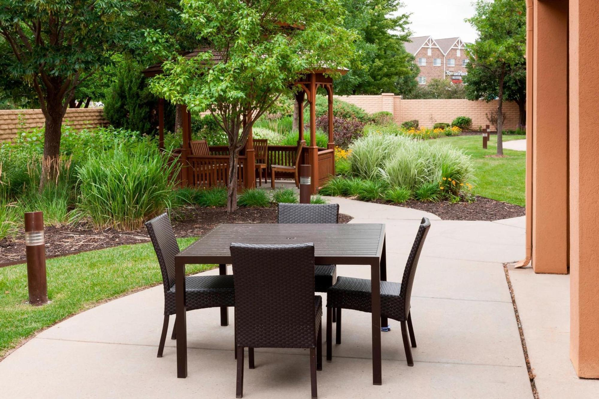 Hotel Courtyard By Marriott Wichita East Esterno foto