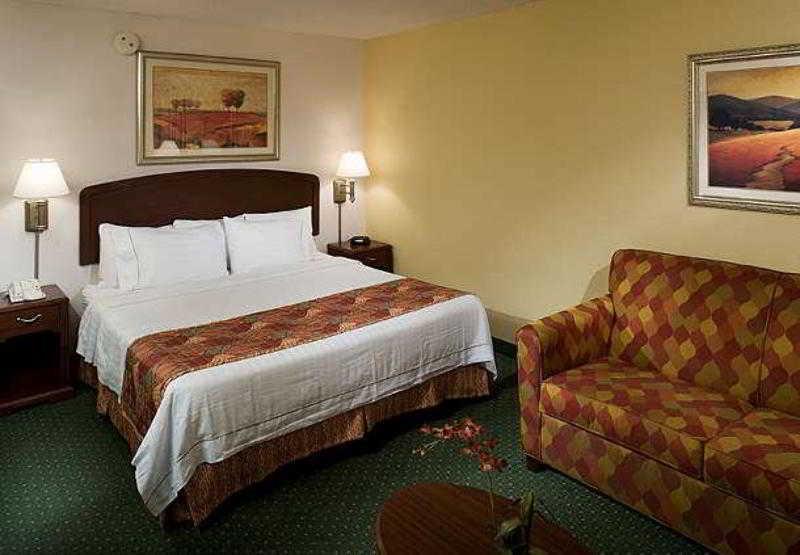 Hotel Courtyard By Marriott Wichita East Esterno foto