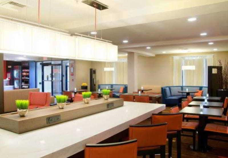 Hotel Courtyard By Marriott Wichita East Esterno foto