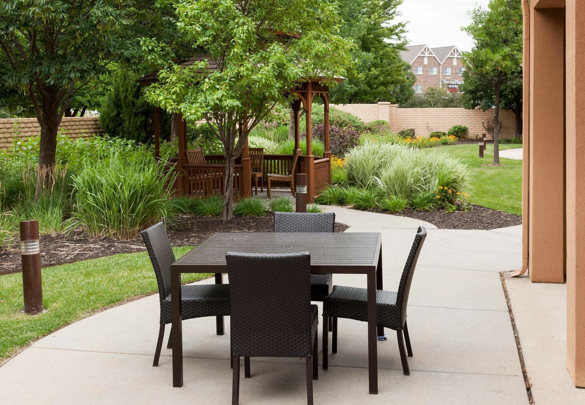Hotel Courtyard By Marriott Wichita East Esterno foto