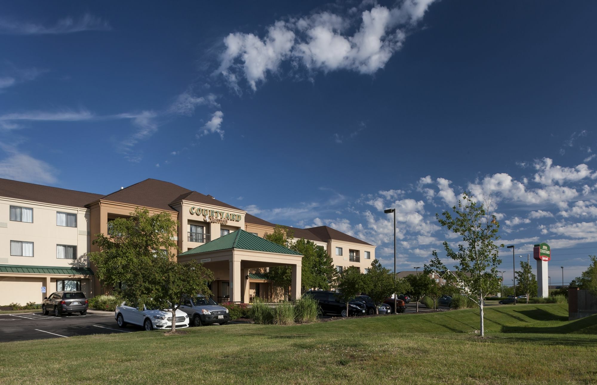 Hotel Courtyard By Marriott Wichita East Esterno foto